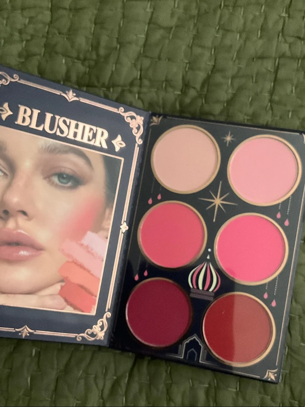 MEDECOO Full Makeup Palette includes all you need in a 📕